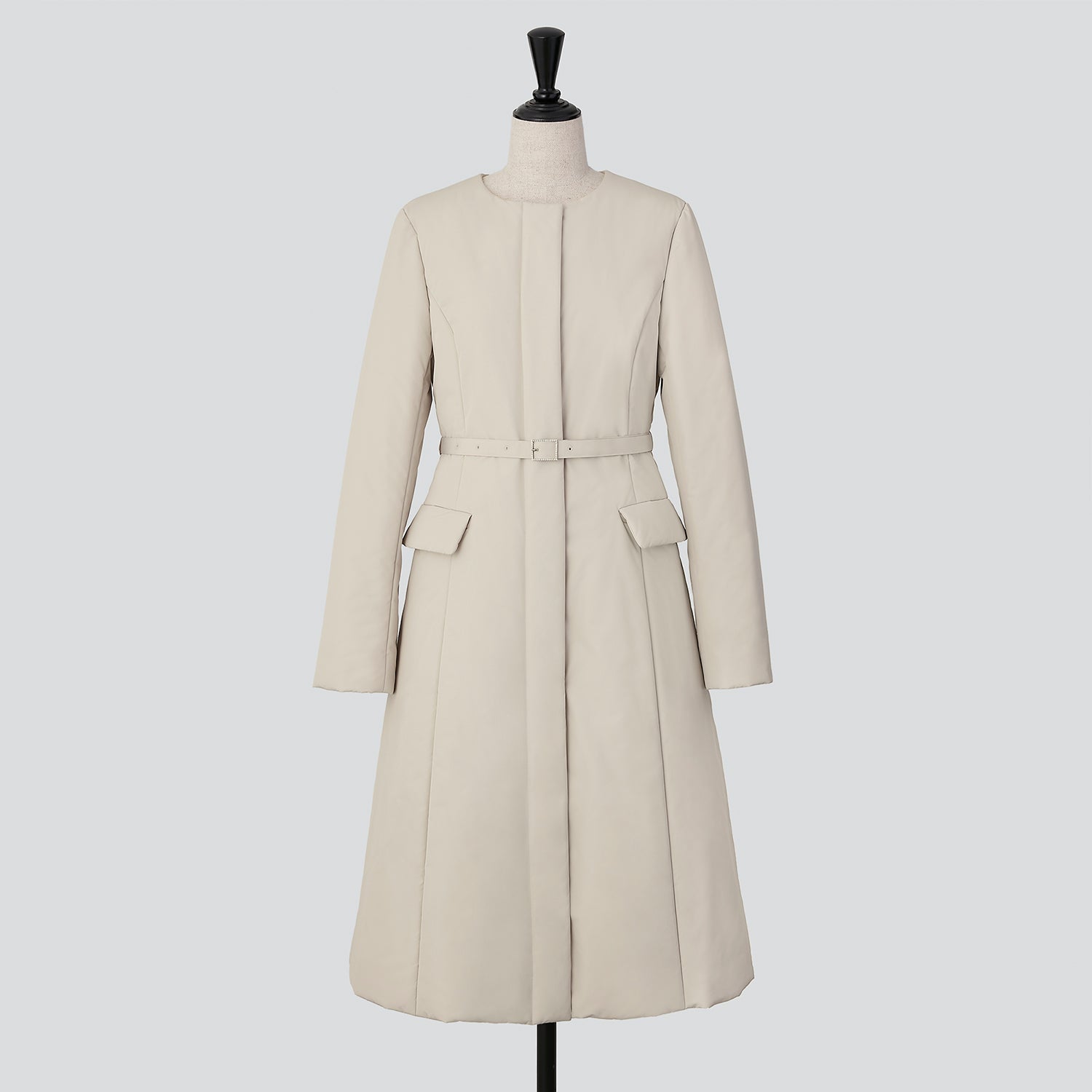 艶やかで光沢感のあるコートですFOXEY 　美品　ベルト付中綿コート