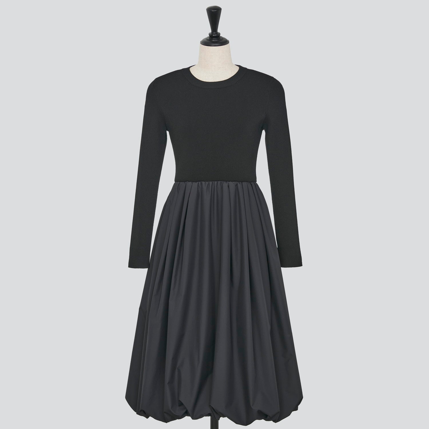 【美品】FOXEY サイドプリーツニットドレスワンピース ブラック 現行モデル FOXEY 公式オンラインストア – FOXEY 公式オンラインブティック