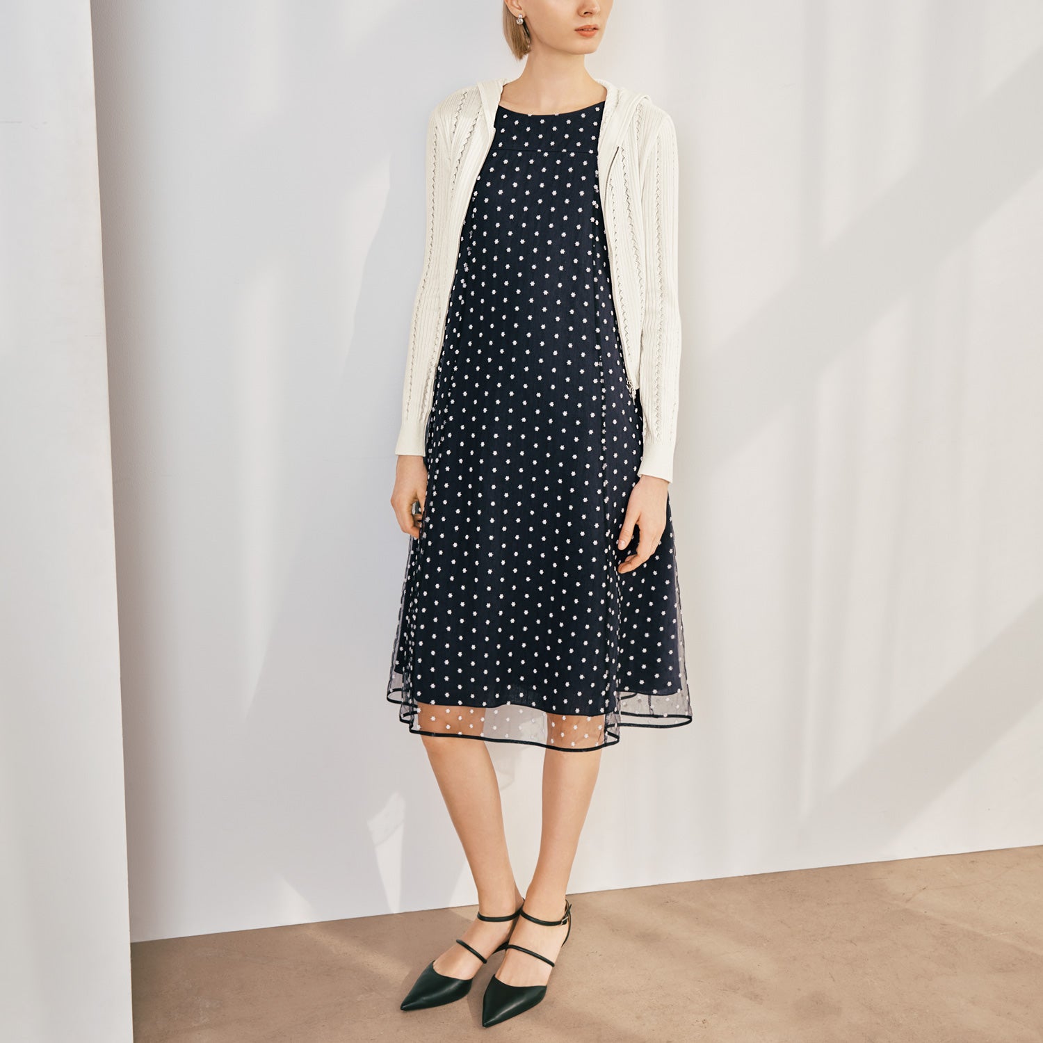 美品✨FOXEY NEW YORK ベロアトップス ダブルジップ ギャザー　黒 滑り止め付ビジューキャミ紐ホルターベロアトップス – レディース